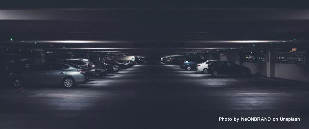  汽車庫、修車庫、停車場