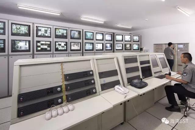 消防控制室接到火災報警信號后如何處理？